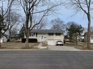 150 Patricia Ct, Palatine, IL 60074
