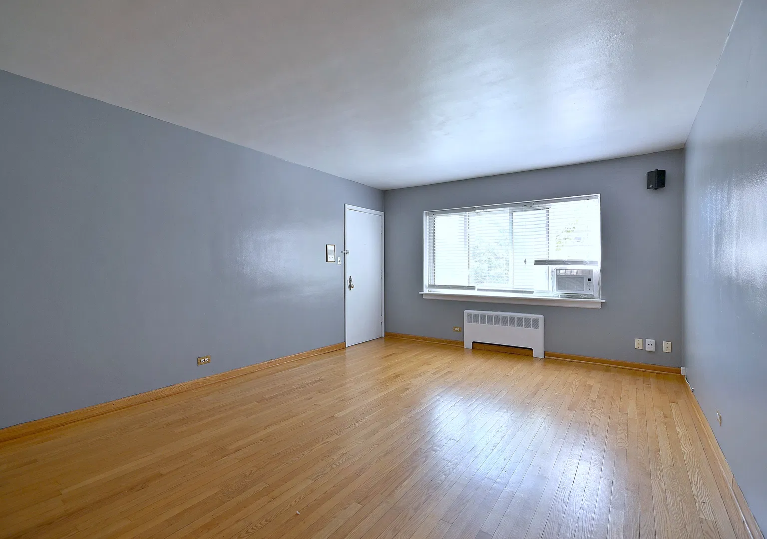 2 bed, 900 sqft, $1,750 — Photo 4