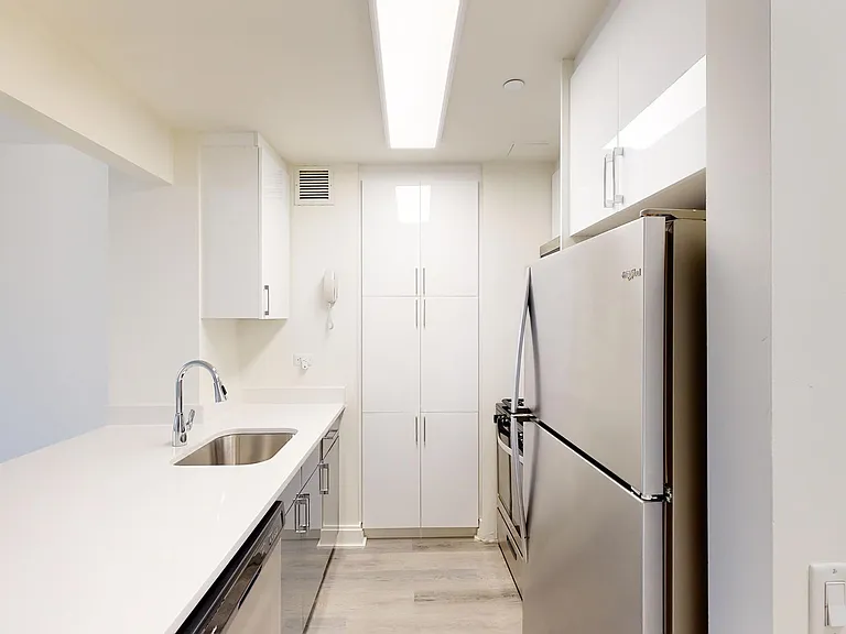 10 Hanover Square — Photo 82