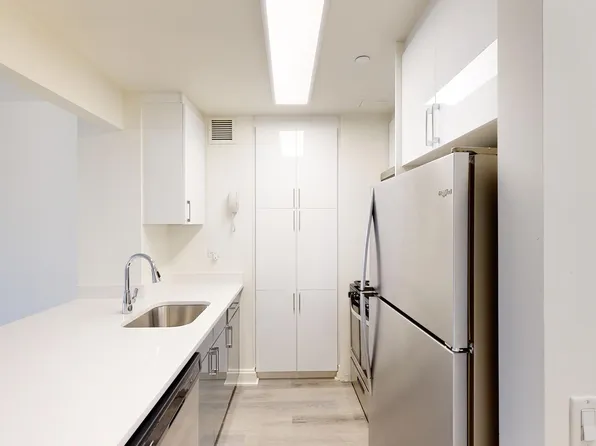 10 Hanover Square image 1 of 9