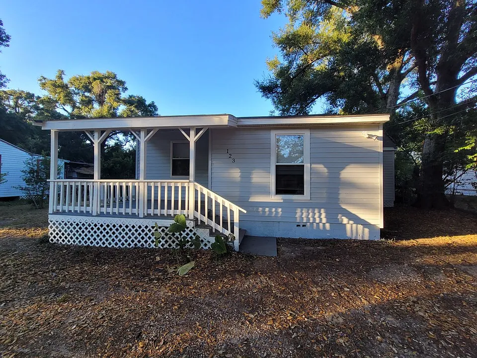 123 Ruberia Ave