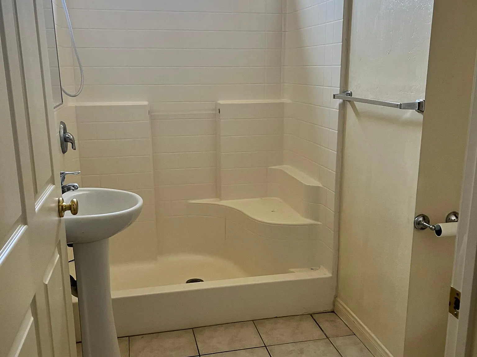 2 bed, 750 sqft, $1,550 — Photo 3