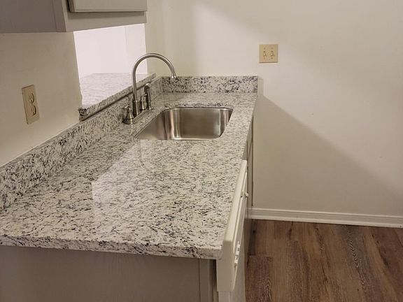 4th image of 804 Navarro Dr APT C