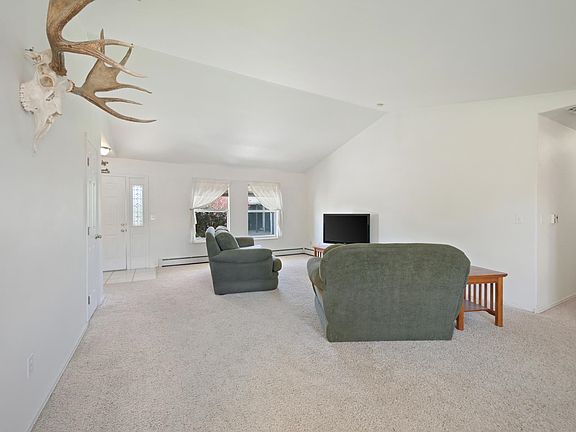 5th image of 647 Meadowood Ct