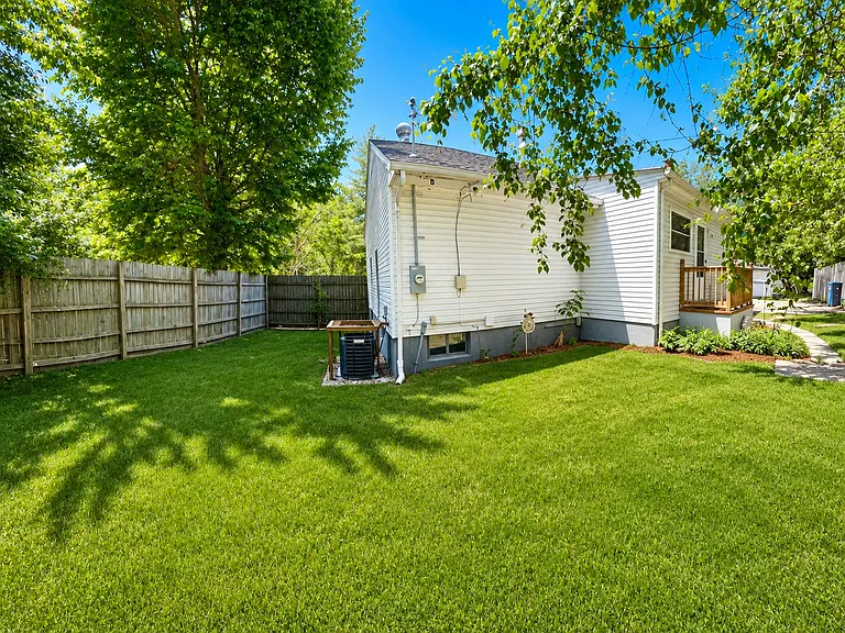 10300 Dudley Dr — Photo 22