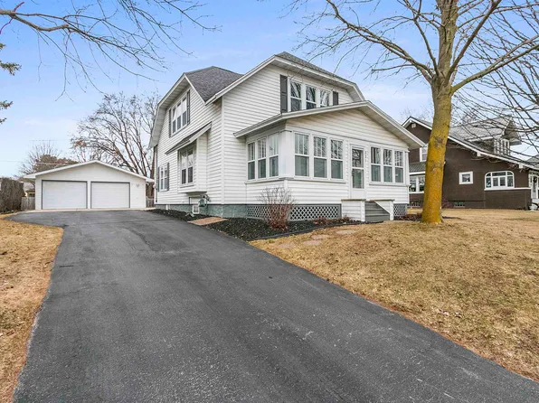 221 N Cecil St, Bonduel, WI 54107