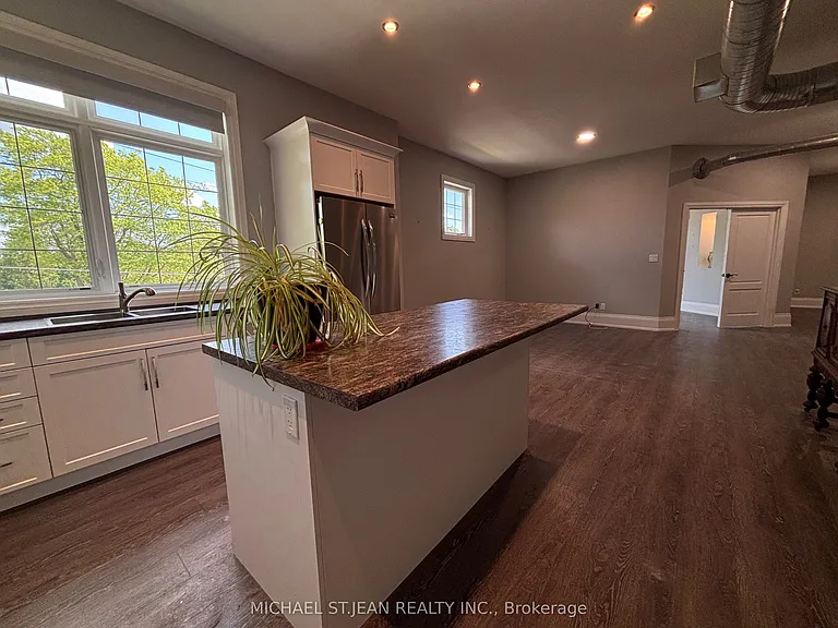 71 Wilson St E — Photo 5