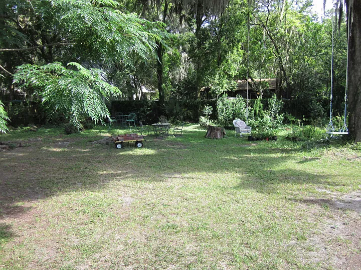 Great Two Bed/One Bath in Duckpond Area Close to Downtown! — Photo 2