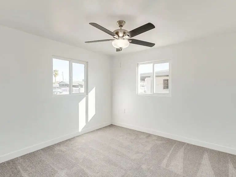 2065 E Don Carlos Ave — Photo 14