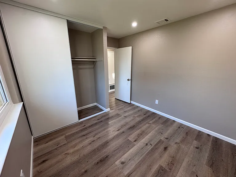 1565 Buttercup Ct — Photo 13