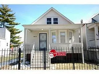 7413 S May St photo 1