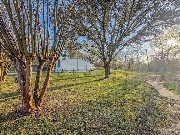 4th image of 907 Westview Cir