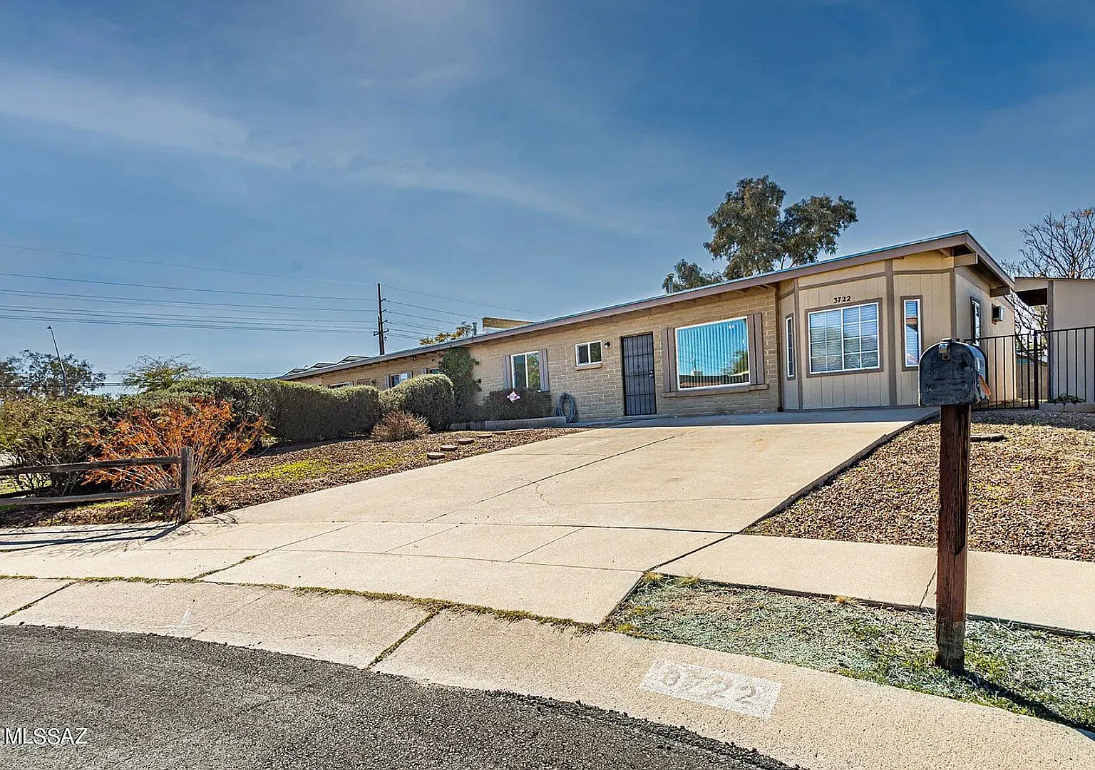 Nice 3 bedroom townhouse! — Photo 1