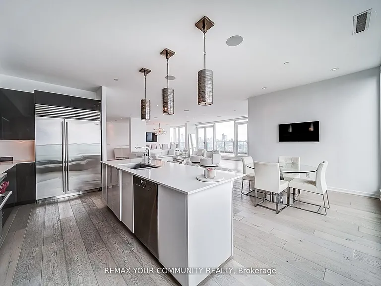 150 E Liberty St #Penthouse 2 — Photo 10