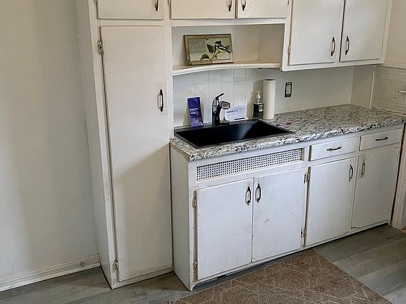2nd image of 399 E 250th St