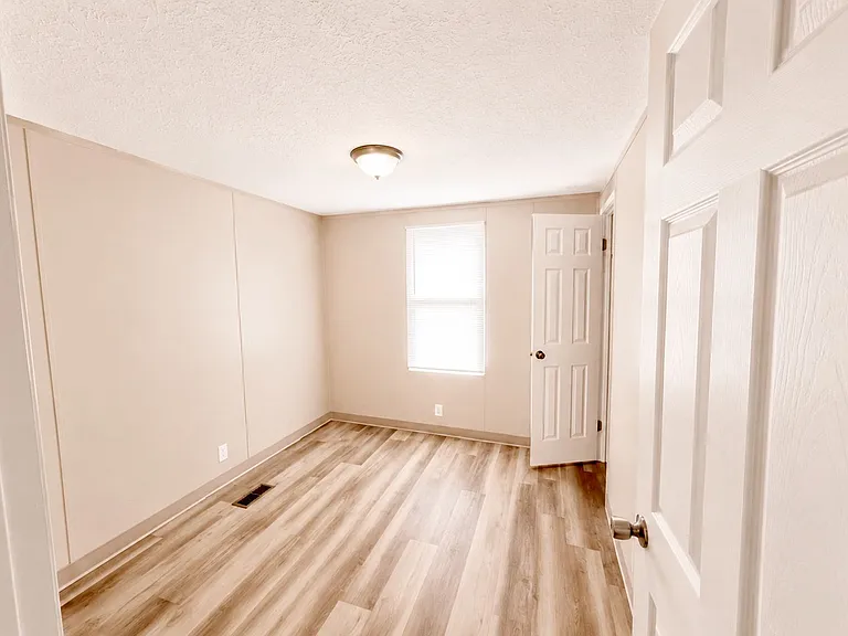 Silverstone Manufactured Home Community — Photo 18