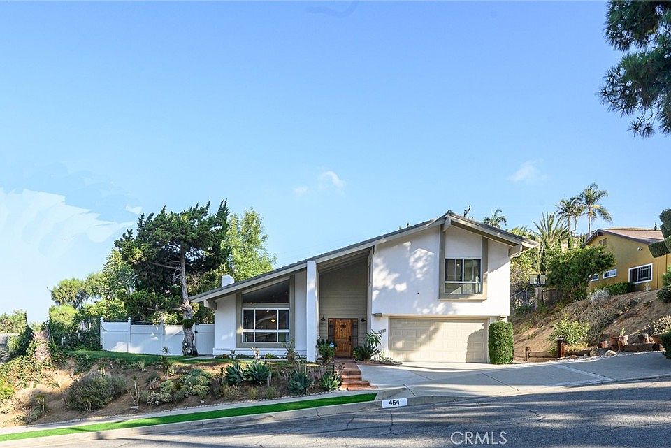 1st image of 454 Ballena Dr