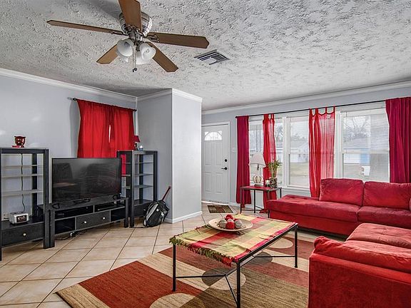 3rd image of 3606 Longwood Dr