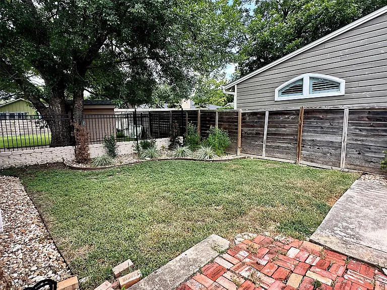 1509 Vine St — Photo 4