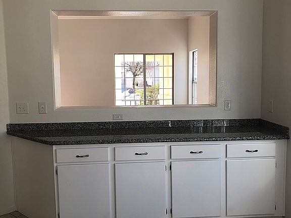 4th image of 952 Menands Ave