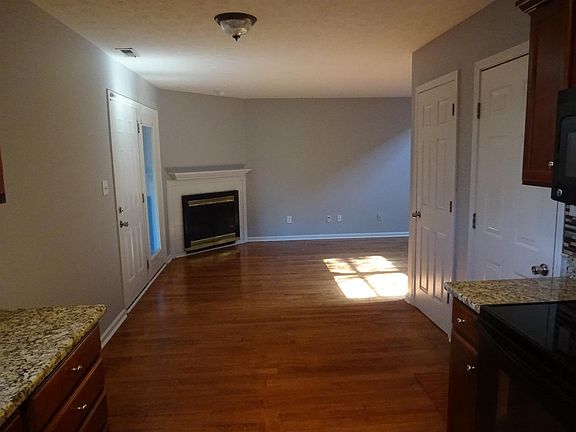 4th image of 285 Lucille Dr