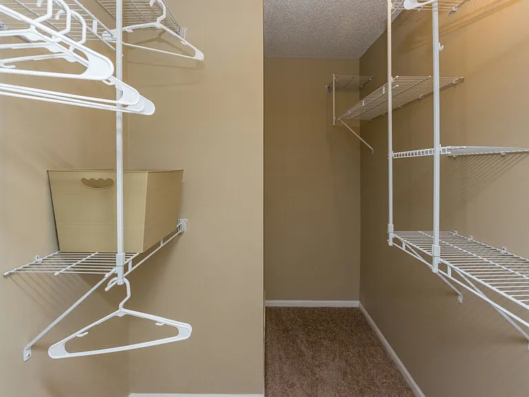 Ashworth Pointe & Foxboro Townhomes — Photo 15