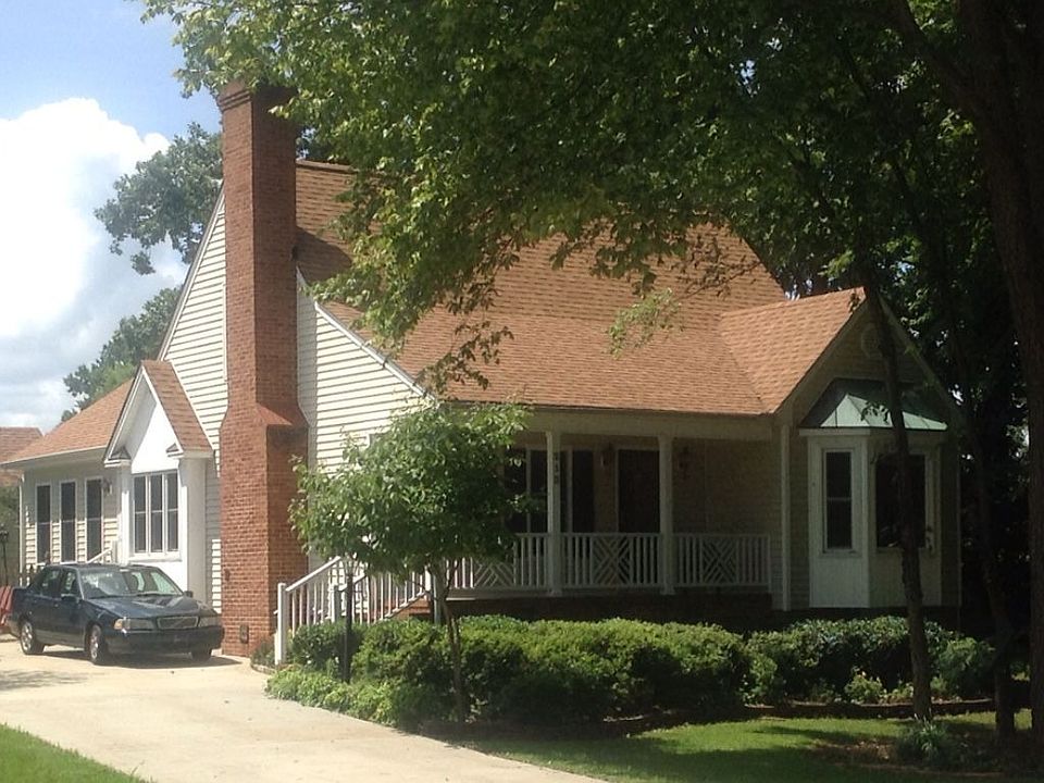 1st image of 213 Sullivan Ct