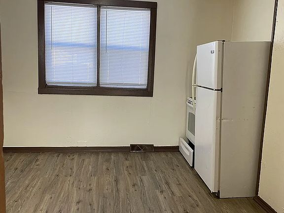 3rd image of 2918 Dupont Ave N Unit 1