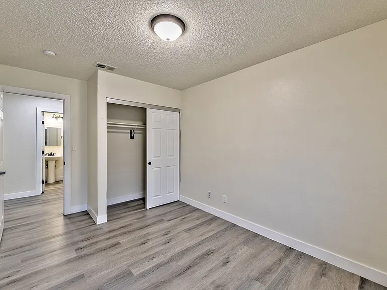 3757 Longfellow St — Photo 11
