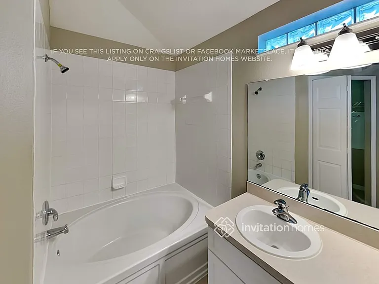 7462 Oxford Garden Cir — Photo 14