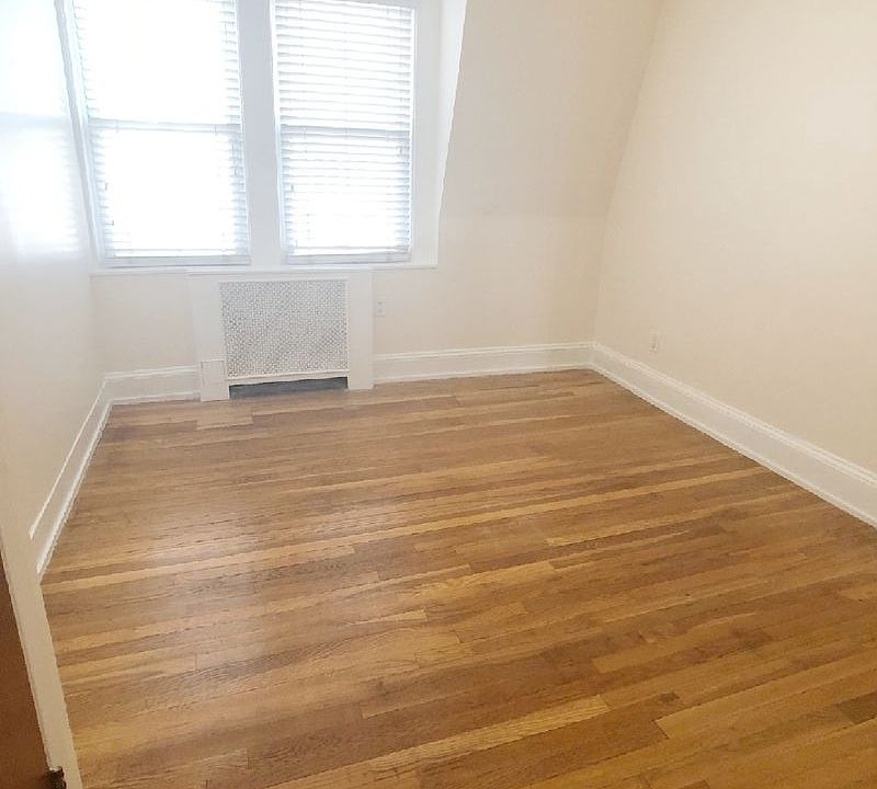 1st image of 20-45 33rd St #Top