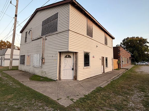 2nd image of 3871 Farnsworth St