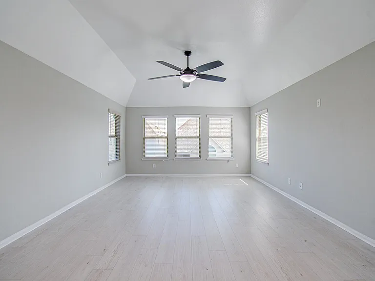 3014 Roberta Sue Dr — Photo 32