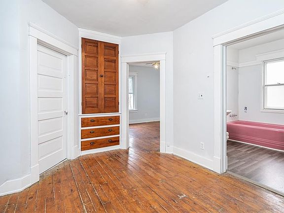 3rd image of 1126 W 9th St