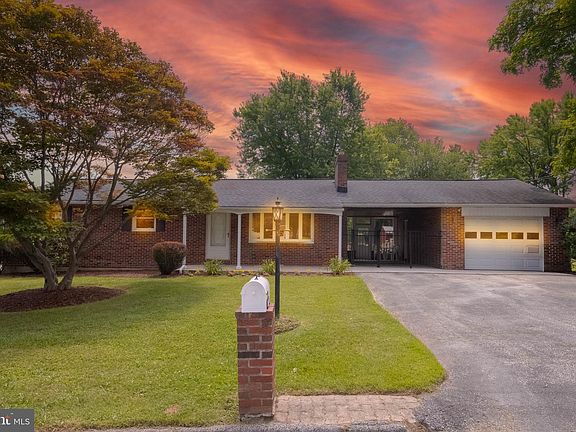 2nd image of 9825 Richlyn Dr