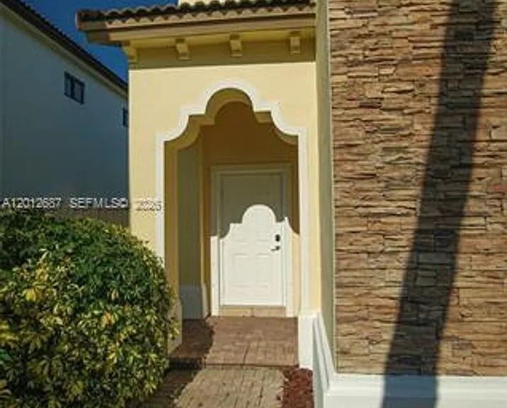 1751 SW 154th Path — Photo 3