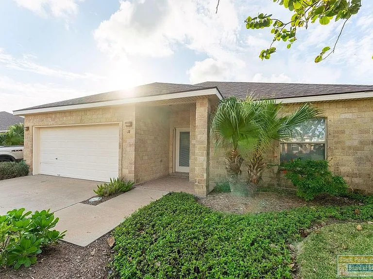 18 Torrey Pines Rd — Photo 2