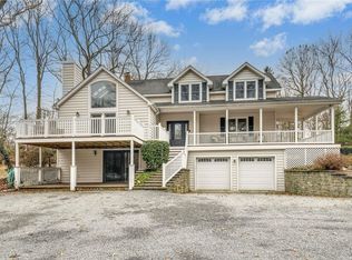 28 Brewster Ave, Northport, NY 11768