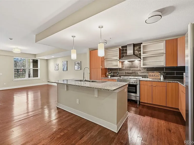 2240 N Clay St — Photo 15