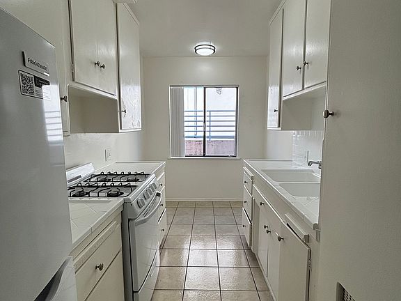 4th image of 3002 Honolulu Ave #7