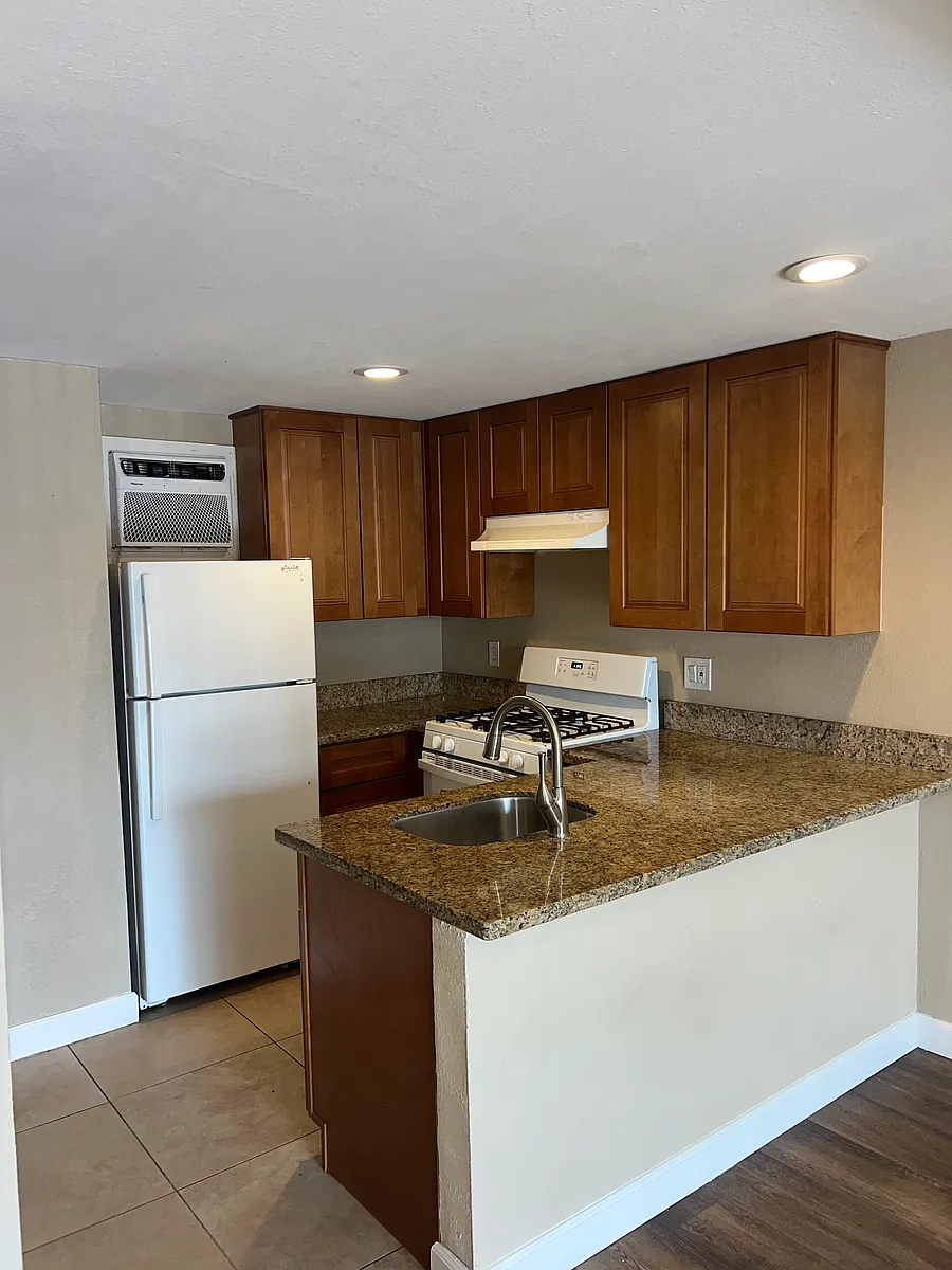 Building Photo - 1305 W El Monte St #12