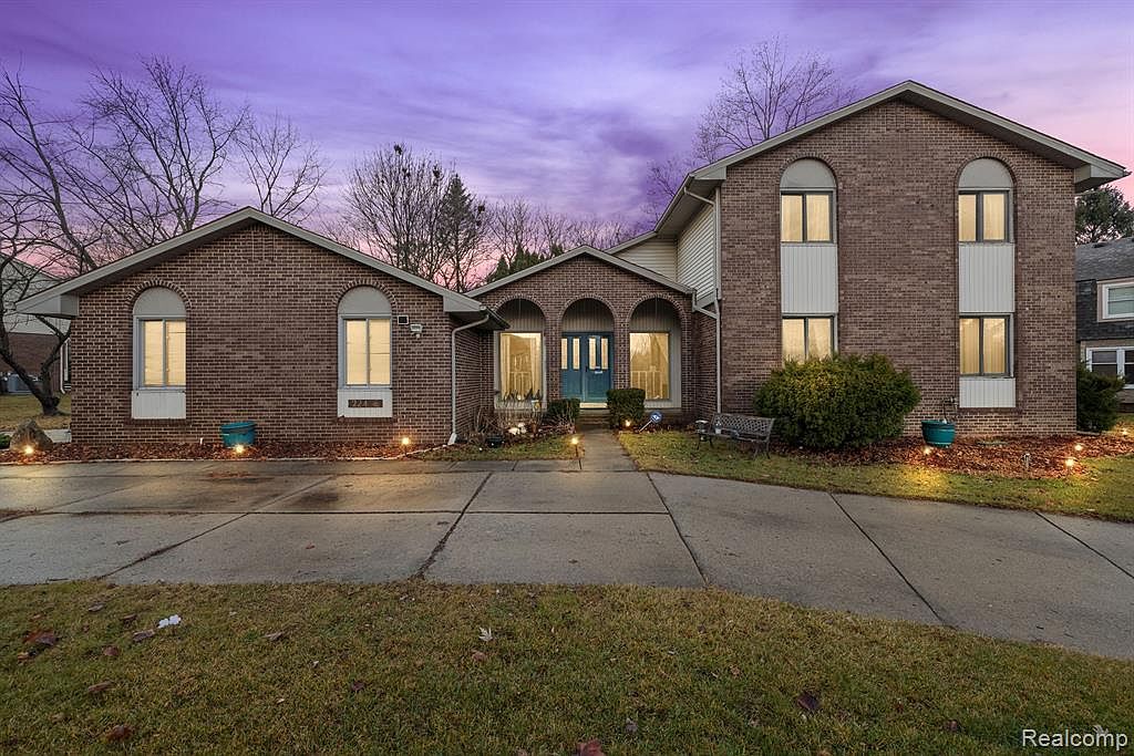 22495 Shadowglen Dr, Farmington Hills, MI 48335 Zillow