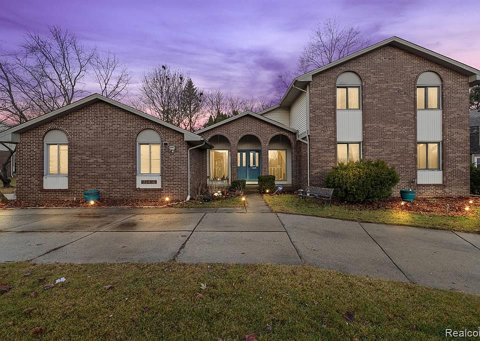 22495 Shadowglen Dr, Farmington Hills, MI 48335 Zillow