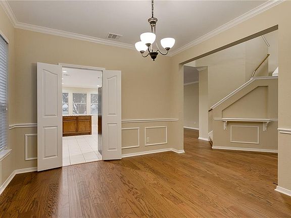 5th image of 2105 Clubside Dr