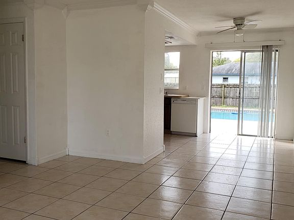 3rd image of 3637 N Sherwood Cir