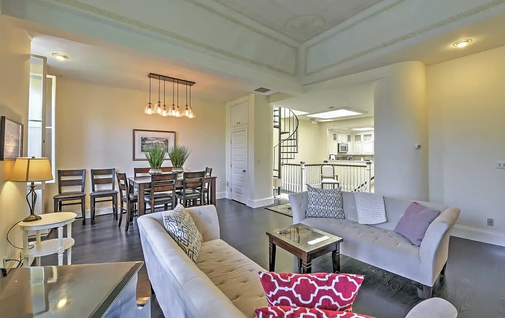 2 bed, 2.0 bath, 1305 sqft, $7,750 — Photo 1