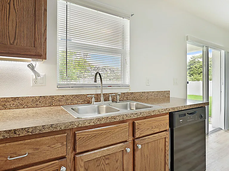 617 SE Karrigan Ter — Photo 19