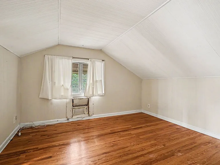 1966 Ridgewood Dr — Photo 10