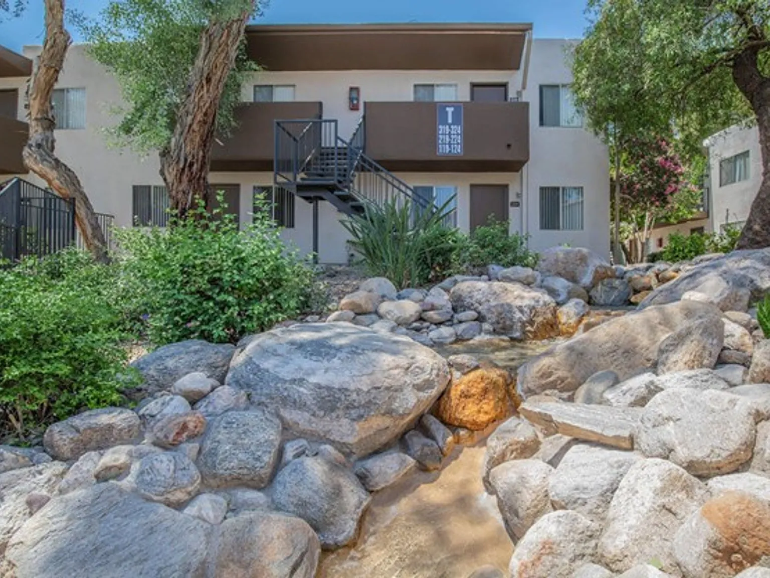 Casas Adobes Apartments — Photo 4
