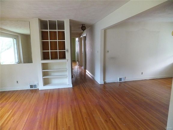 5th image of 102 Hiawatha Trl